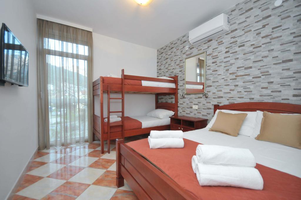 D&D Apartments 3 Budua Esterno foto